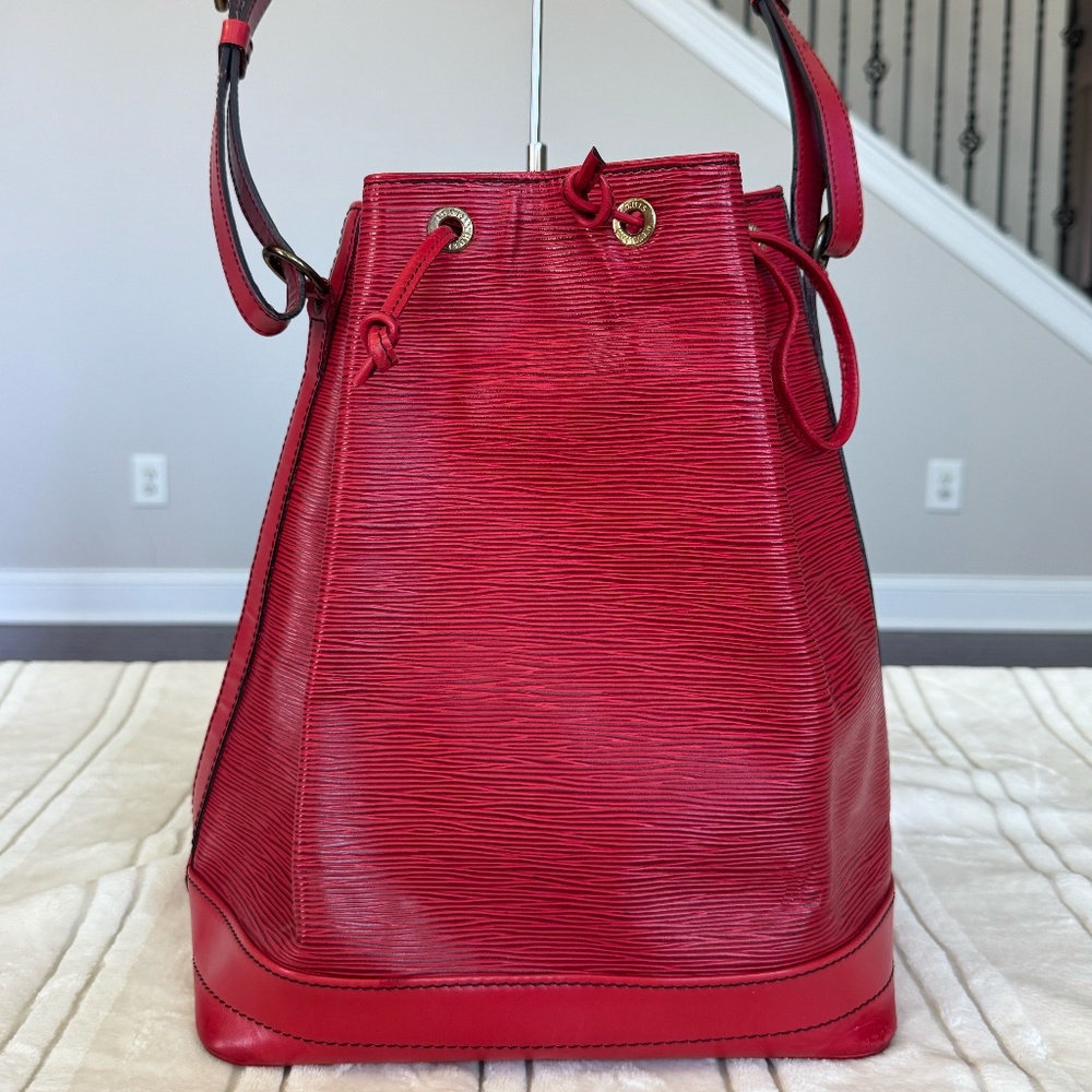 LOUIS VUITTON Epi Noe GM
